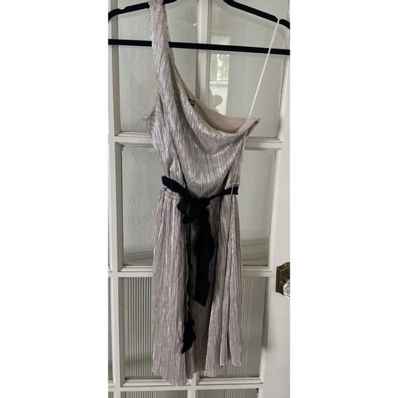 Express Dress Metallic Silver Short One Shoulder  Womens Small Ribbon Belt - Picture 1 of 11